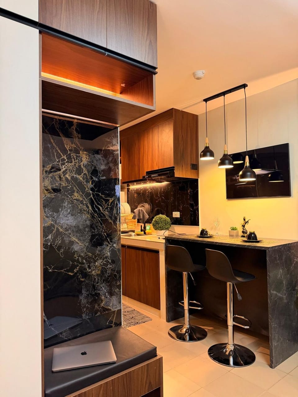 The Urban Hideout - 1 BR Cozy Studio in Marina Spatial Condo Dumaguete City Apartment in Dumaguete