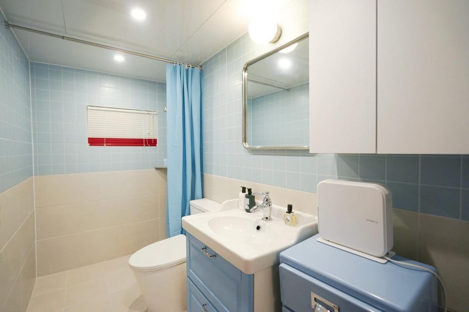 Shower, Toilet, Bathroom, Area and facilities, internet