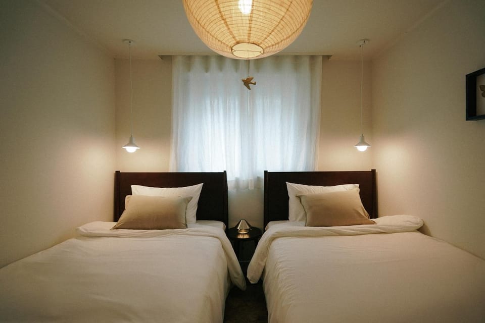 Seating area, Bedroom, Quiet street view