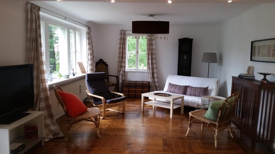 Villa mit Pool im Park Wachwitzgrund - Große Ferienwohnung in EG der Villa Apartment in Dresden