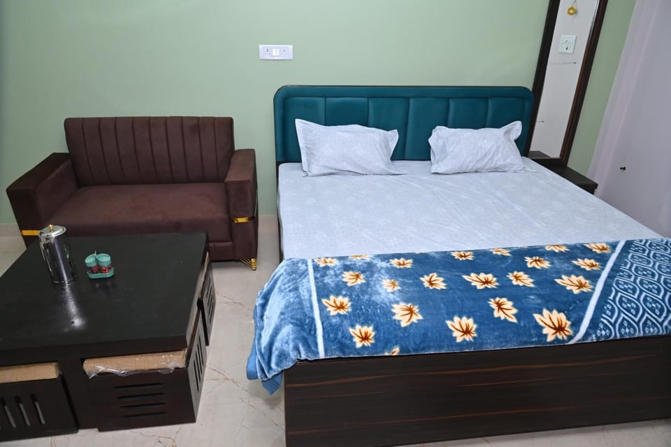 Rudraksh Home Stay 2BHK Park view, 10 Mins to Ram Mandir Apartment in Uttar Pradesh