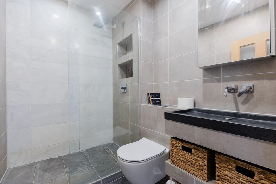 Serene 1BDR by London Fields and Victoria Park Apartment in London Borough of Hackney