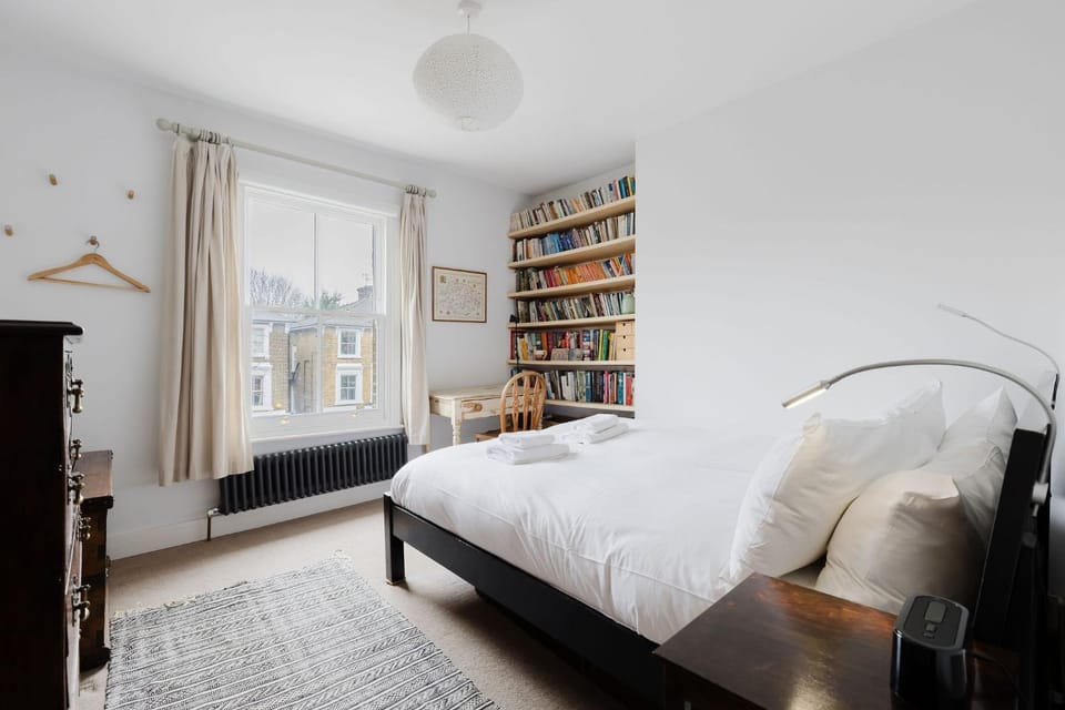 Serene 1BDR by London Fields and Victoria Park Apartment in London Borough of Hackney