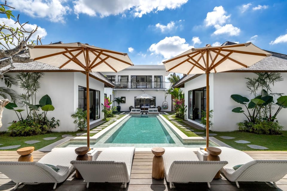 Property building, Garden view, Pool view, Swimming pool, sunbed