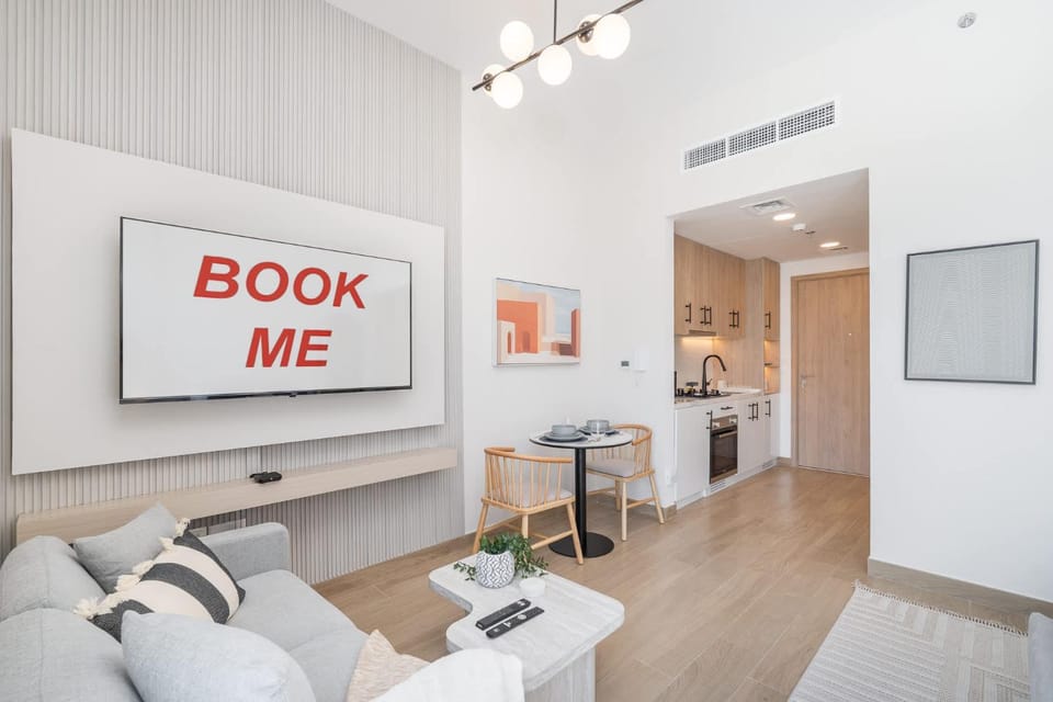 Free housekeeping visits during your stay - StayShort - Cozy & Spacious Studio in Town Square Sleeps 2 Apartment in Dubai