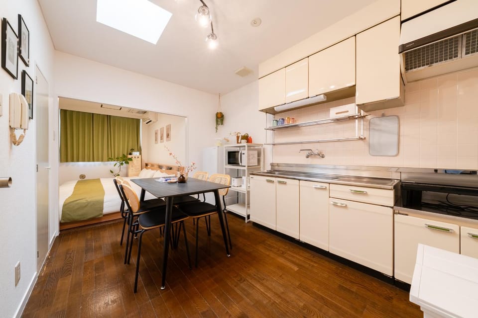 Kitchen or kitchenette, Dining area, stove, toaster