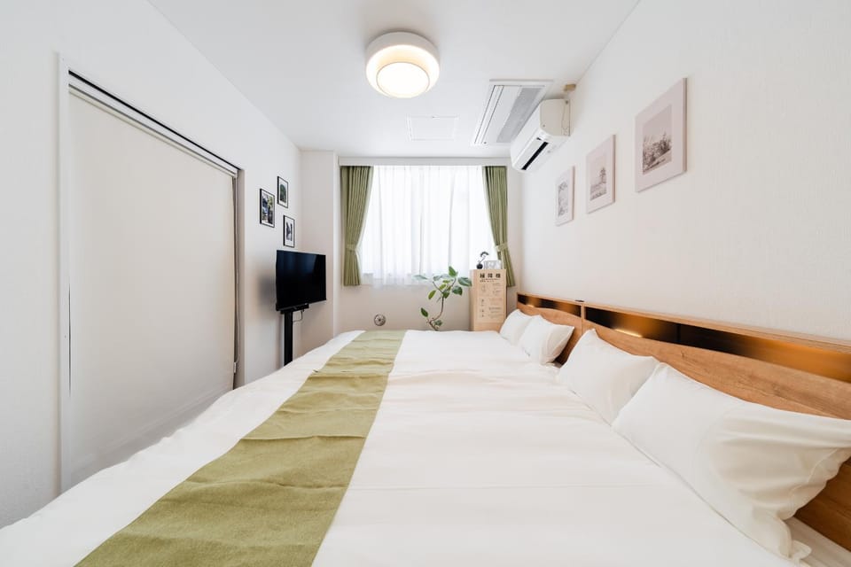 Bed, TV and multimedia, Photo of the whole room, Bedroom, air conditioner