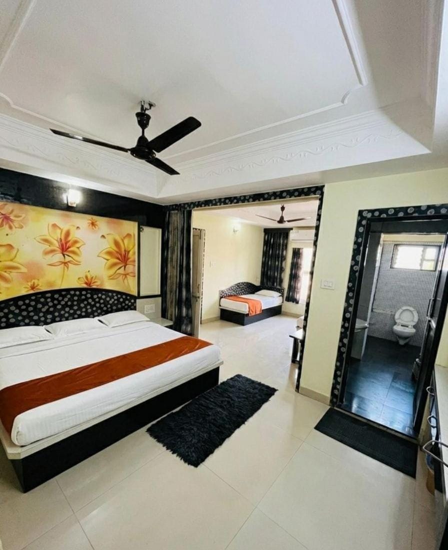 Photo of the whole room, Bedroom