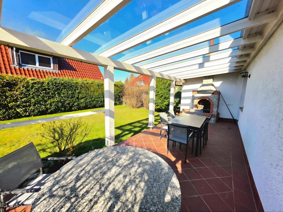 BBQ facilities, Garden, View (from property/room), Balcony/Terrace, Seating area, Dining area, Garden view