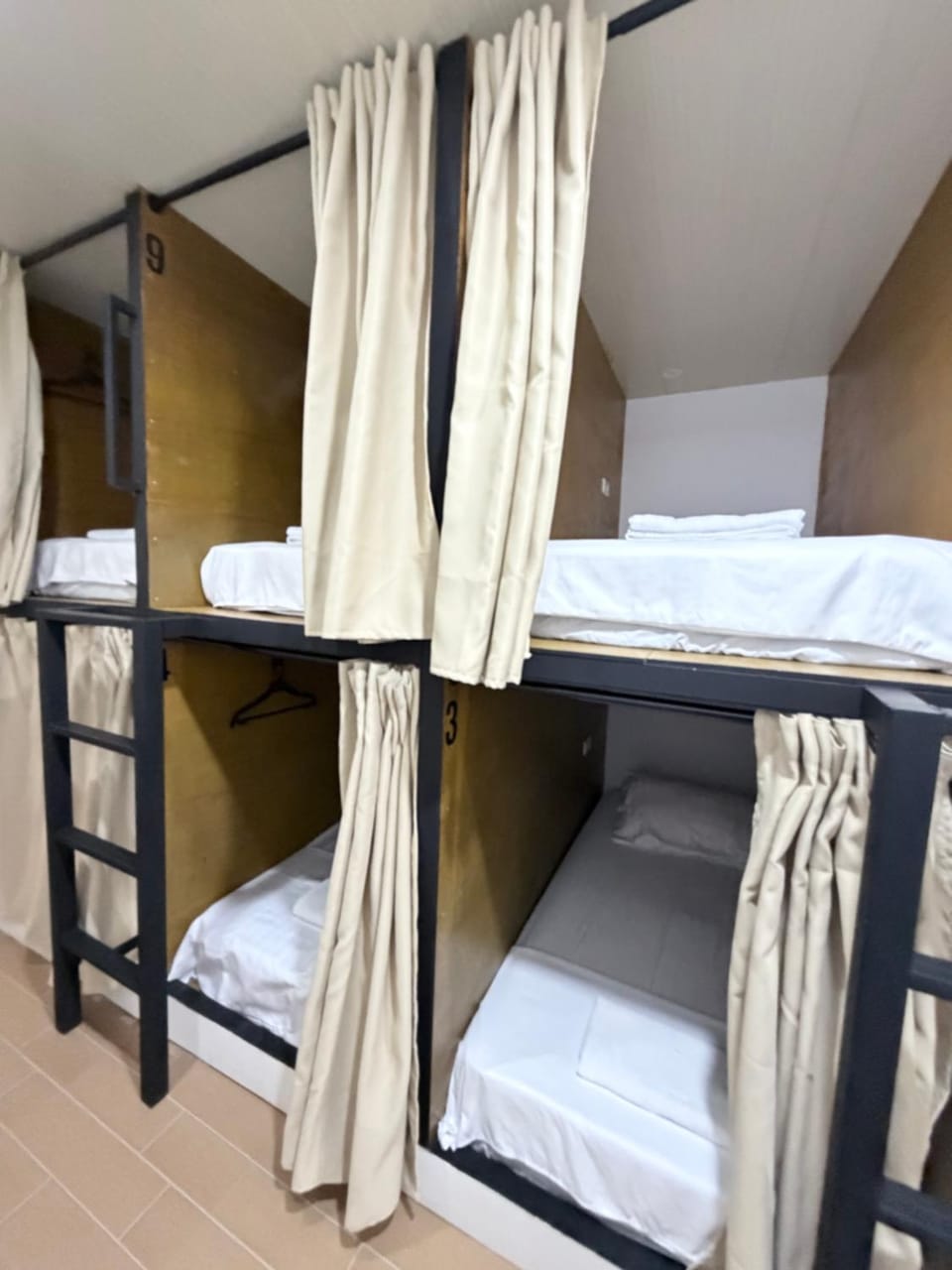 Bed, bunk bed, towels