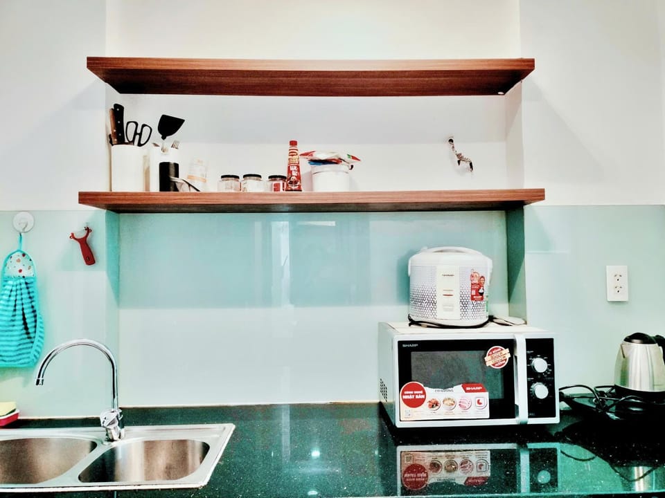 Coffee/tea facilities, Kitchen or kitchenette, stove, toaster