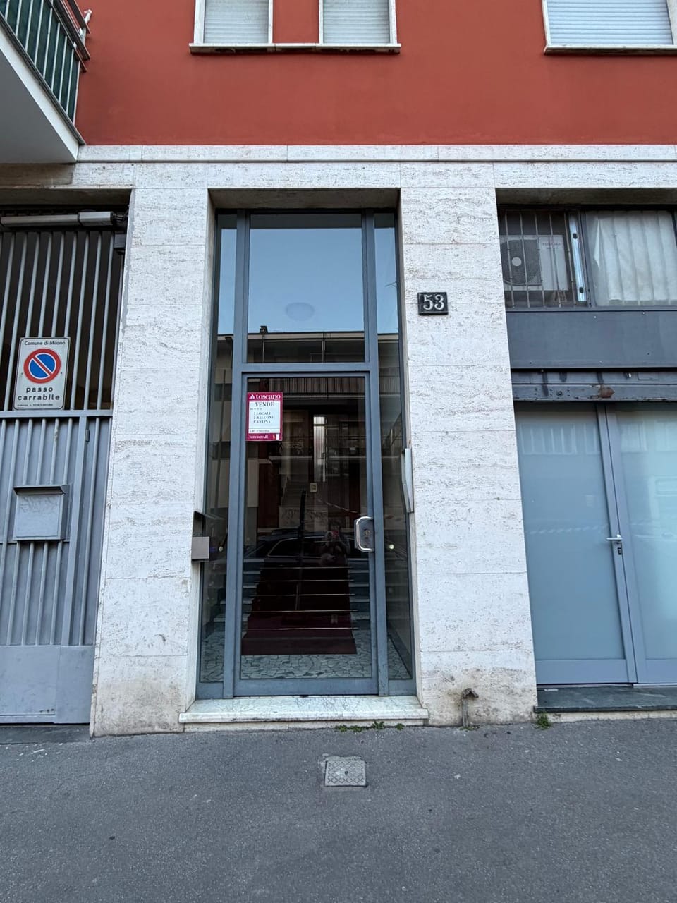 Facade/entrance