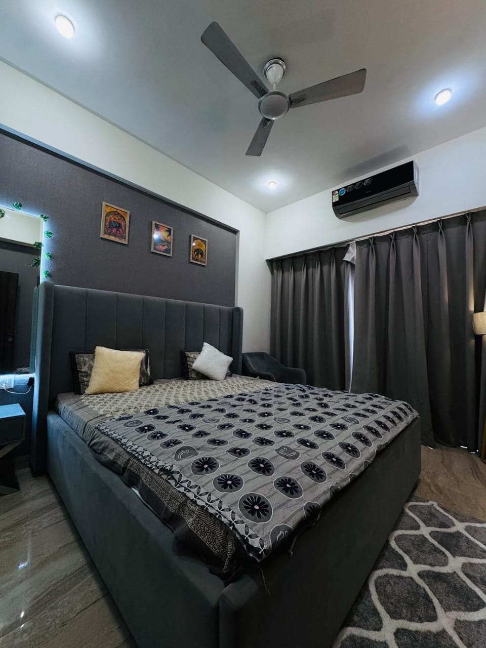 Photo of the whole room, Bedroom, air conditioner