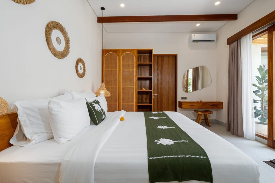 Bed, Photo of the whole room, Bedroom, towels, wardrobe, air conditioner