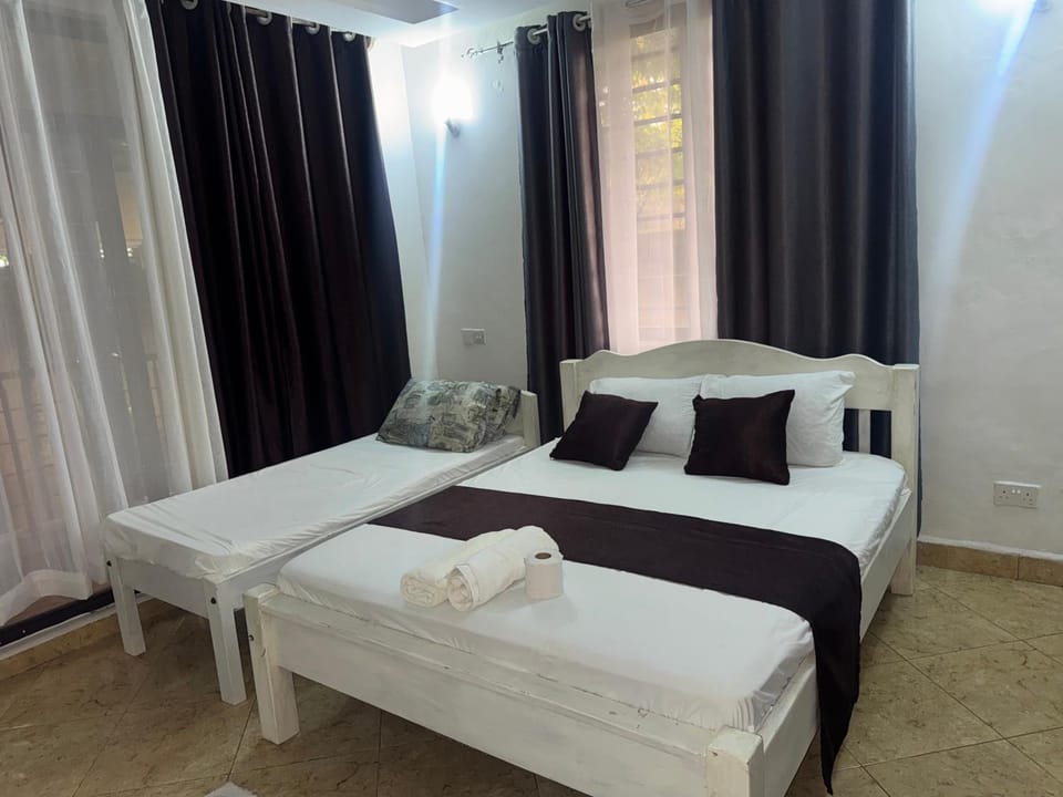 2 Bedroom Dianakikishomes Dianibeachkenya Bed and Breakfast in Diani Beach