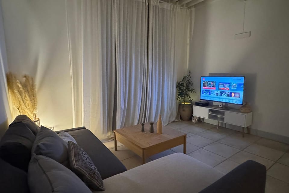 Bright Nîmes Center Flat with Terrace Apartment in Nimes