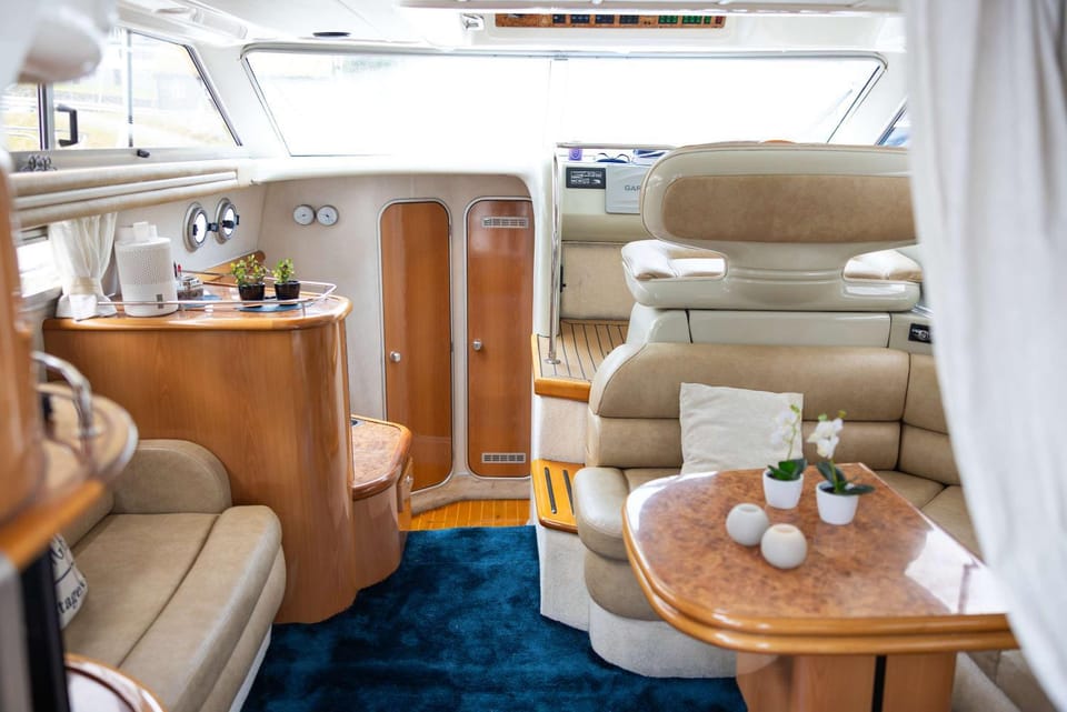 Eilins Luxury Boat - Private Marina Boat Stay Docked boat in Europe