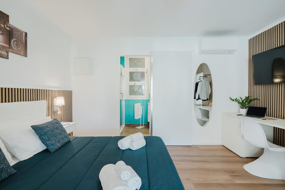 Bed, Bathroom