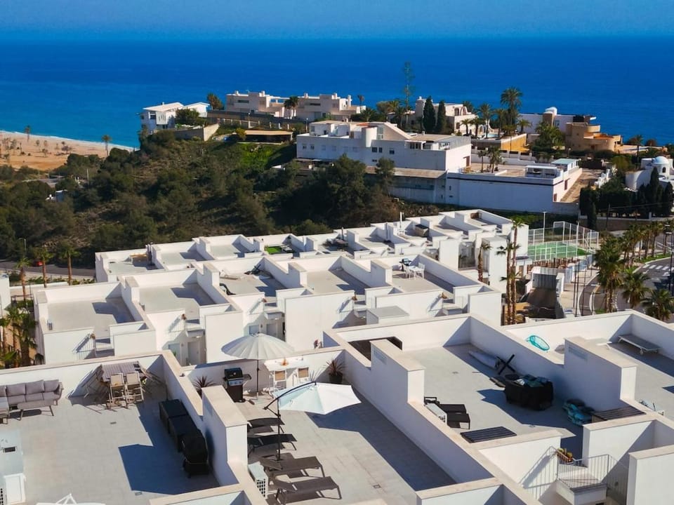 Property building, Natural landscape, Bird's eye view, Balcony/Terrace, Sea view