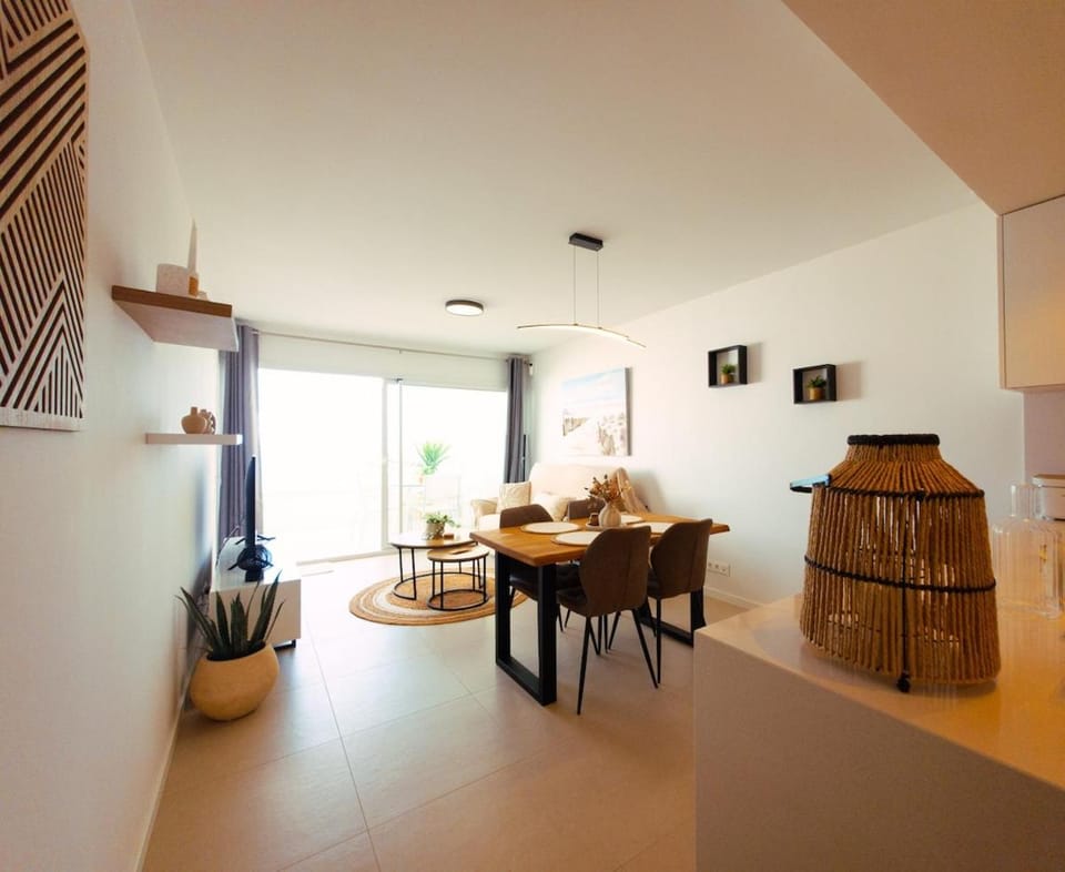 TV and multimedia, Living room, Seating area, Dining area