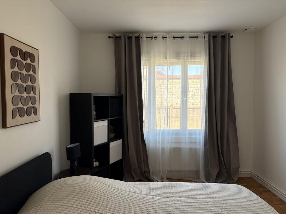 Photo of the whole room, Bedroom