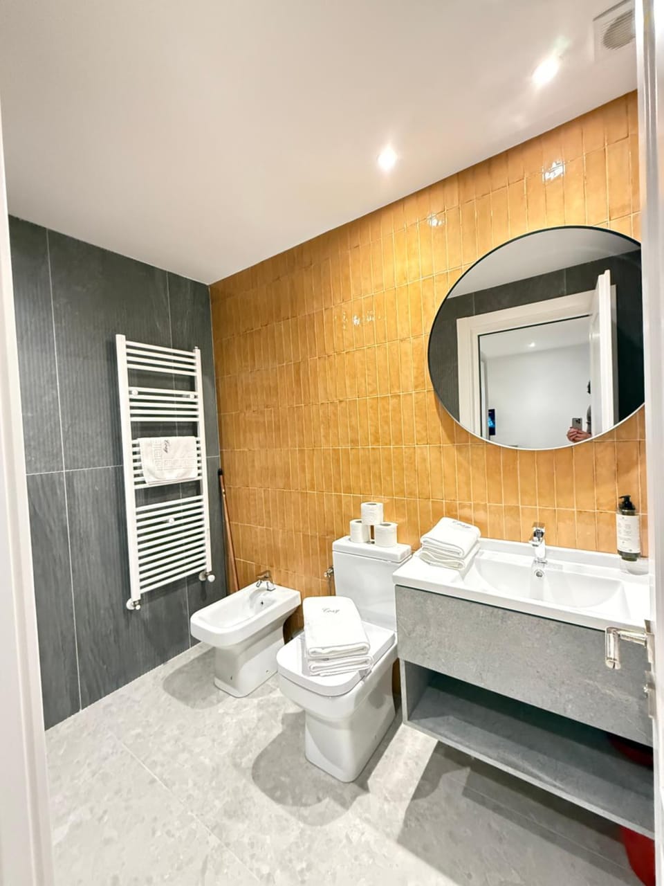 Cozy Signature APARTHOTEL near Iulius Mall Suceava Apartment hotel in Romania