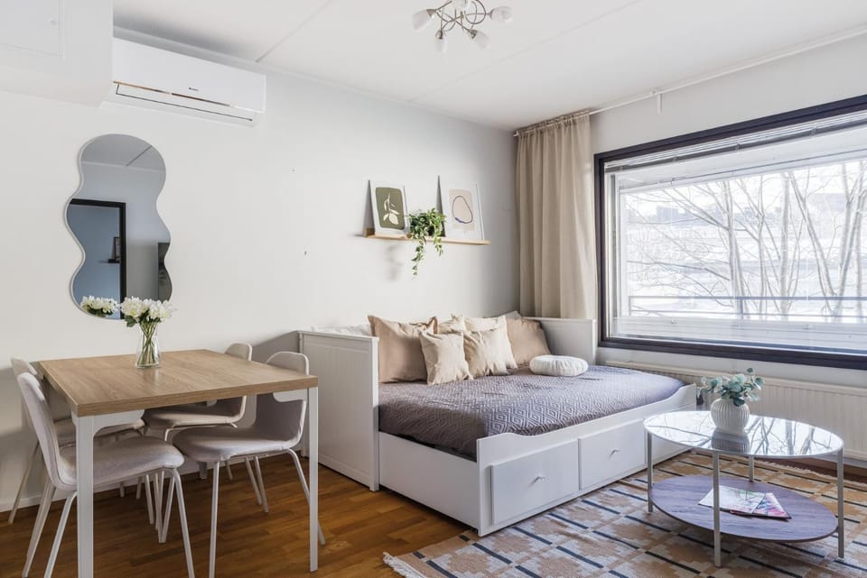 Bed, Living room, Seating area, Dining area