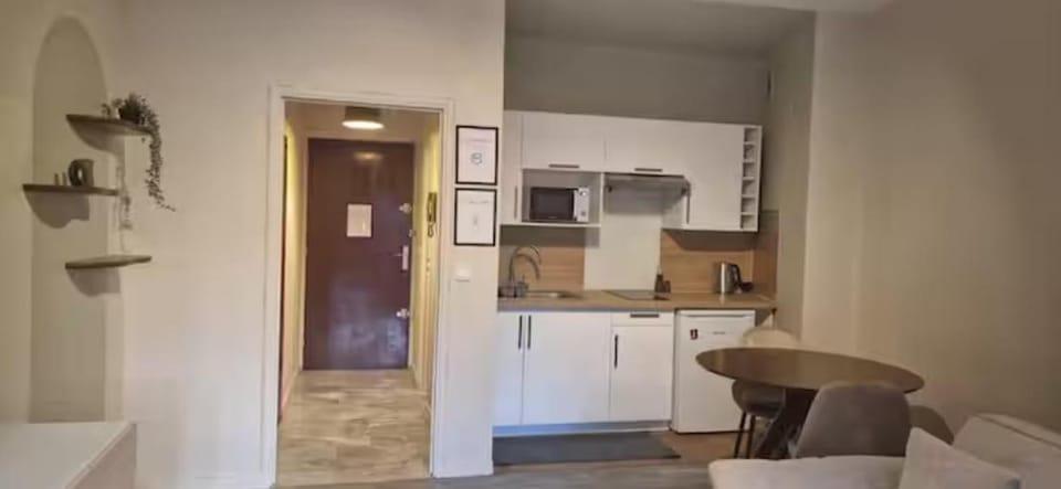 CALIF Zen studio, air conditioning, sea on foot Apartment in Nice