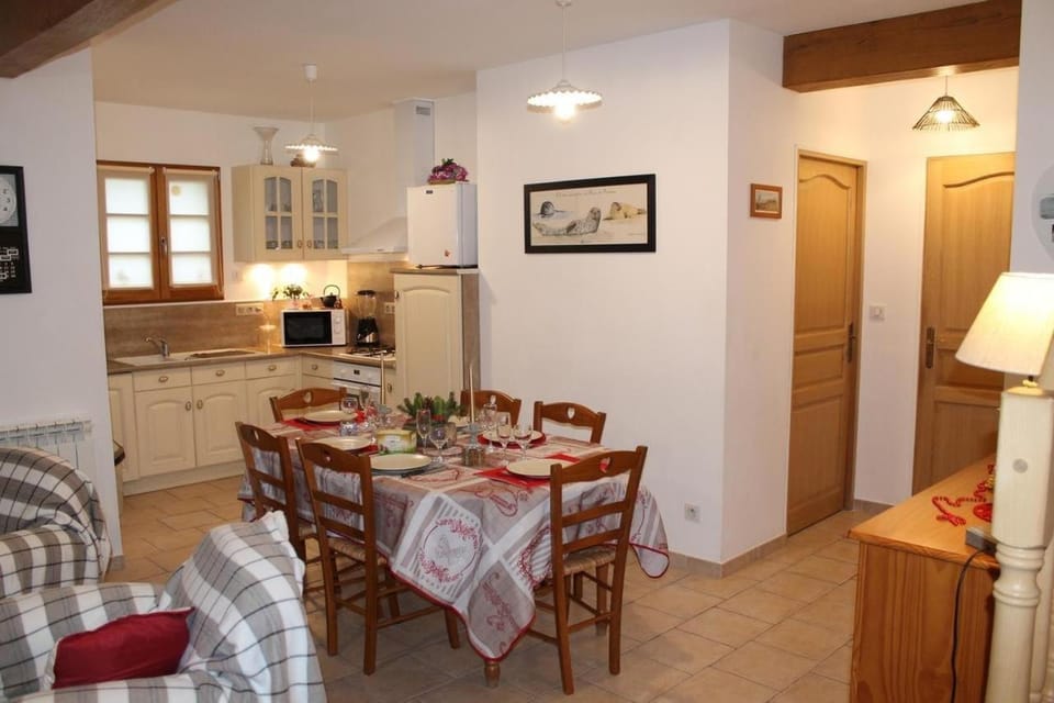 Property building, Kitchen or kitchenette, Living room