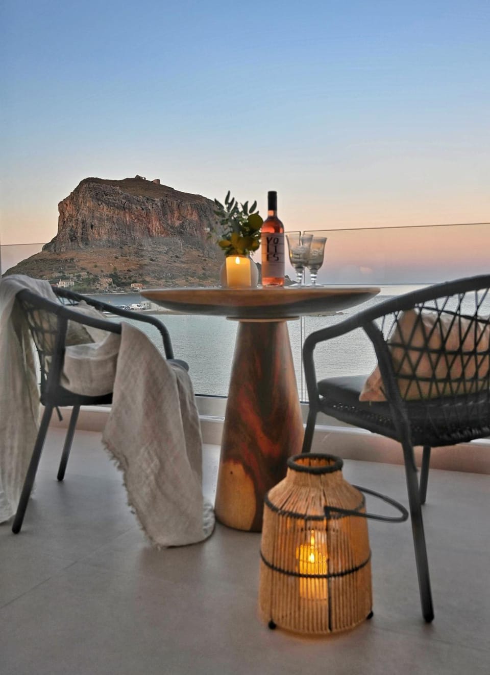Aether-Castle vista Apartment in Islands