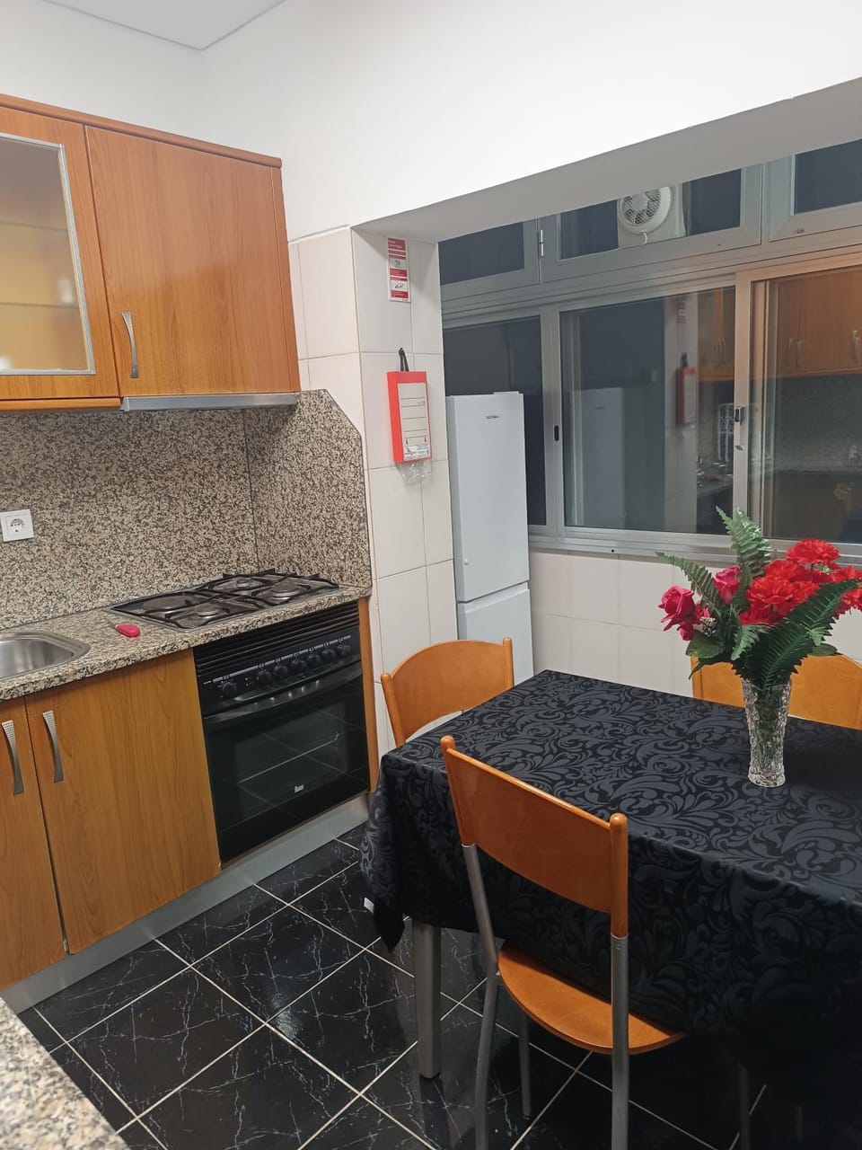 Kitchen or kitchenette, Dining area, oven, stove