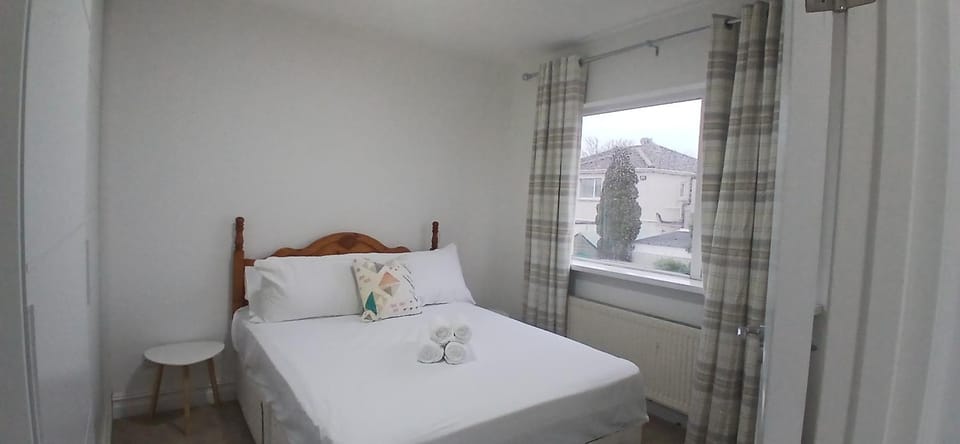 Fresh Stylish 3BDR Home with Garden Near City House in Dublin