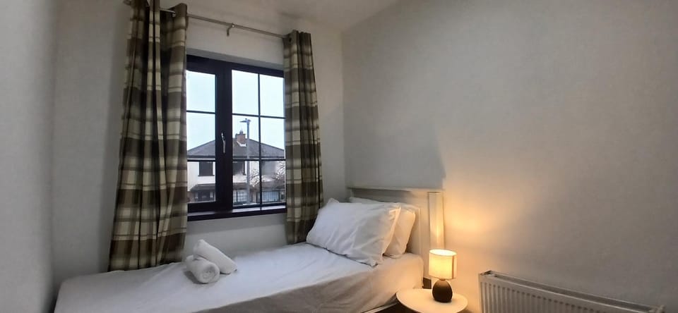 Fresh Stylish 3BDR Home with Garden Near City House in Dublin