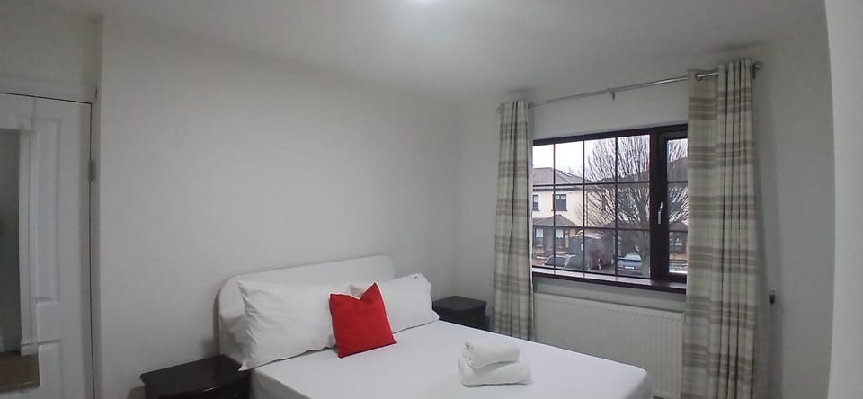 Fresh Stylish 3BDR Home with Garden Near City House in Dublin