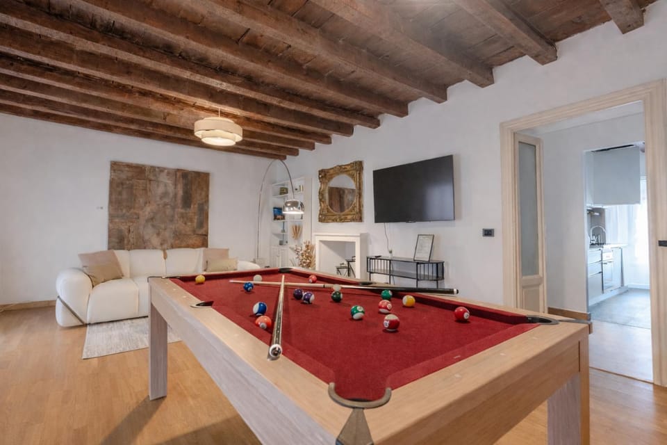Communal lounge/ TV room, Billiard, Game Room, Table tennis, Balcony/Terrace, Dining area