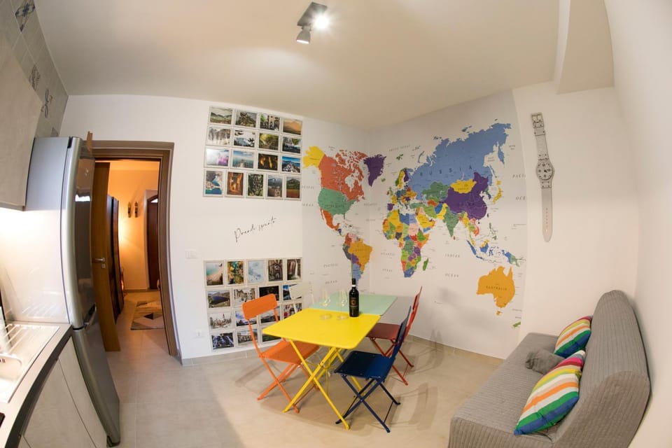 Bed, kitchen, kitchen