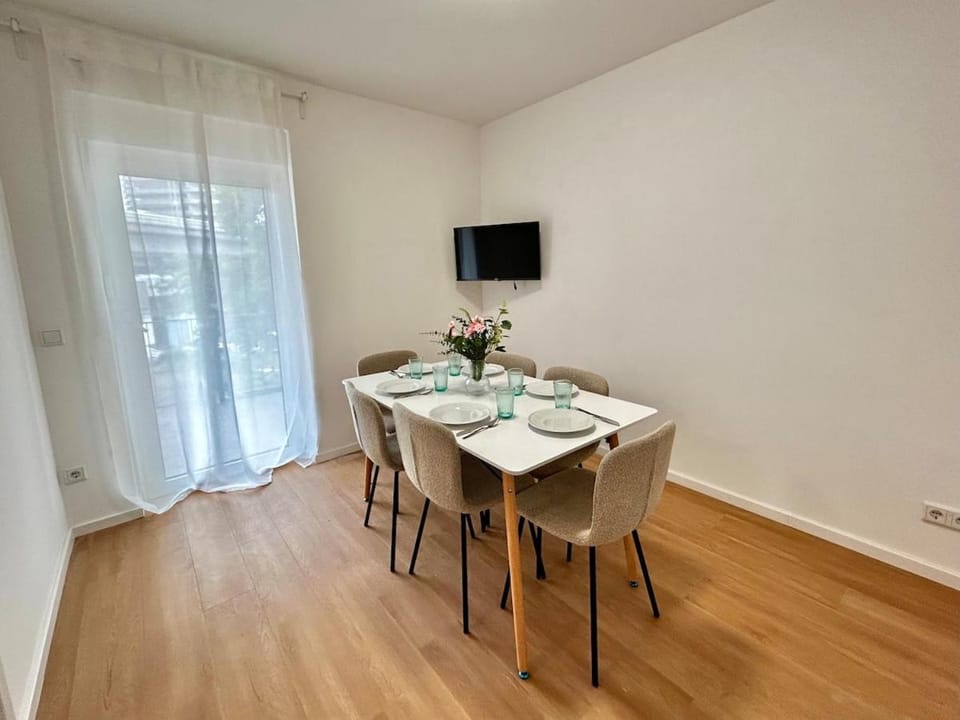 TV and multimedia, Dining area