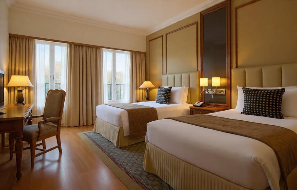 Bed, Living room, Photo of the whole room, Seating area, Bedroom
