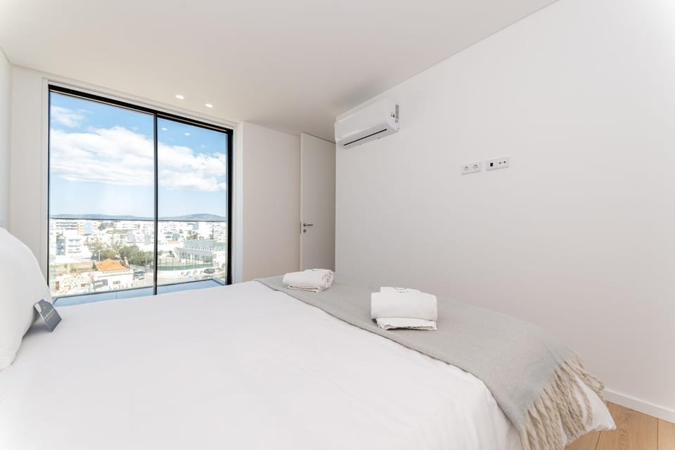 Photo of the whole room, Bedroom, air conditioner