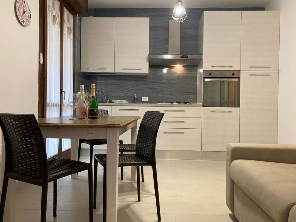 Dining area, oven, kitchen