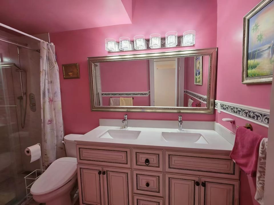Shower, Toilet