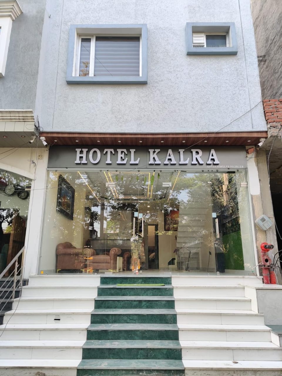 Facade/entrance