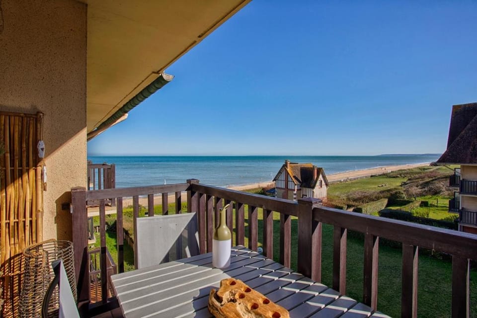 Natural landscape, Balcony/Terrace, Dining area, Sea view