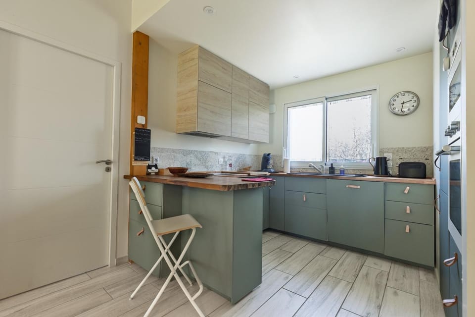 Kitchen or kitchenette, Living room