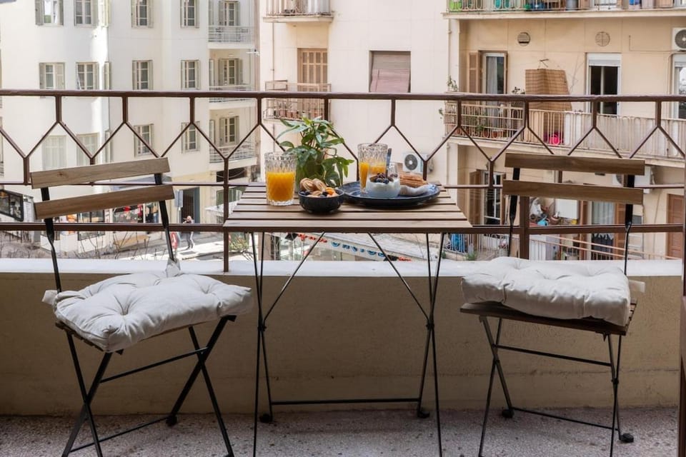 SOFI - Spacious & Central 3BR With Balcony Apartment in Thessaloniki