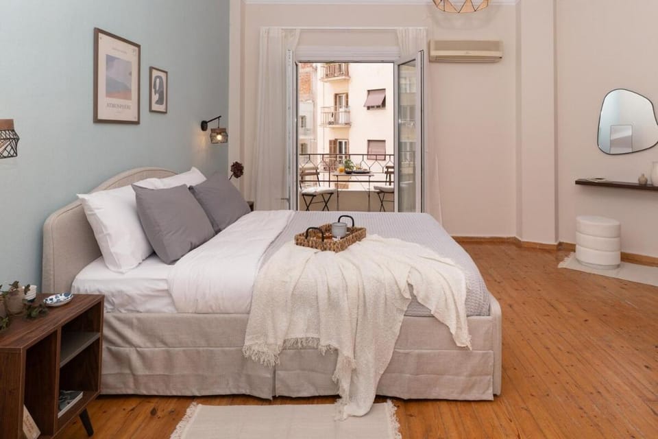 SOFI - Spacious & Central 3BR With Balcony Apartment in Thessaloniki