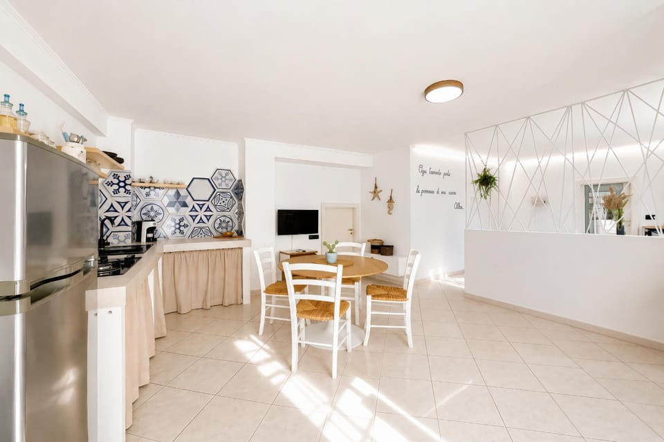 Property building, Kitchen or kitchenette, Living room