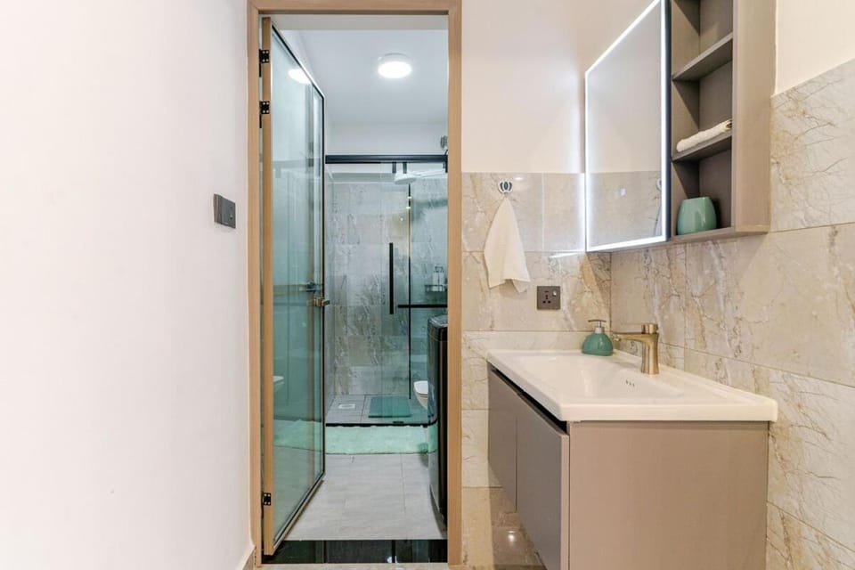 Comfort & Style 1BR City Oasis with Gym Near Yaya Apartment in Nairobi County