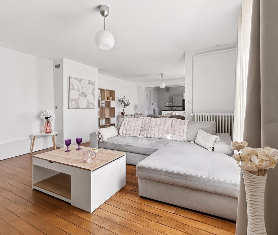 Appartement moderne et lumineux avec parking privé Apartment in Orléans