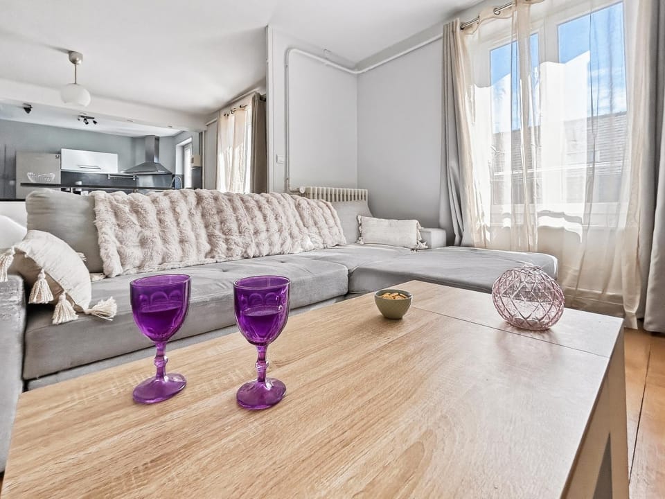 Appartement moderne et lumineux avec parking privé Apartment in Orléans